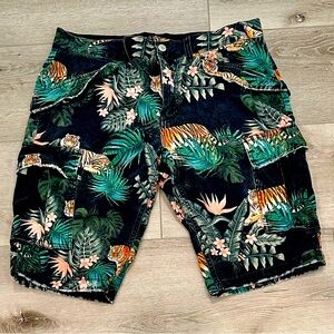 Rare Vintage Guess Men’s Tropical Cargo Shorts Size 33
